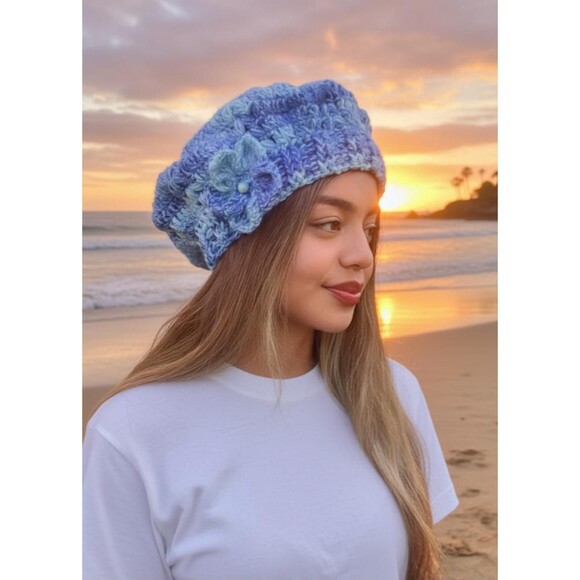 Accessories - Beret "Snow Blue": Warmth and Handcrafted Color with the Magical Touch of Snow